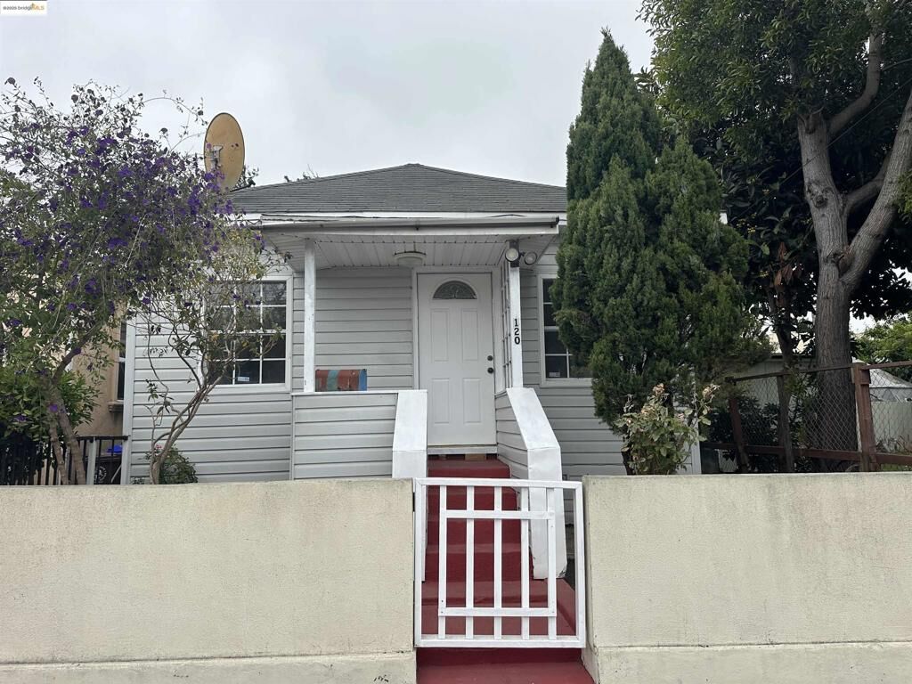 Property Photo: 120 16th St CA 94801