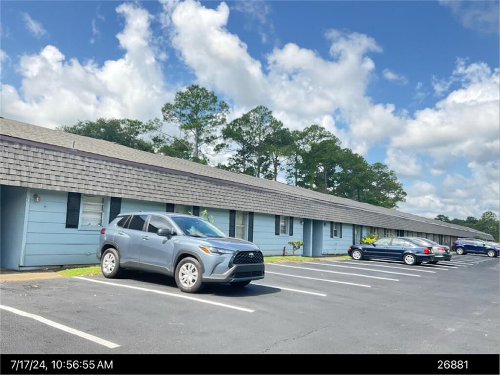 Property Photo: 1522 W Oakridge Drive GA 31707