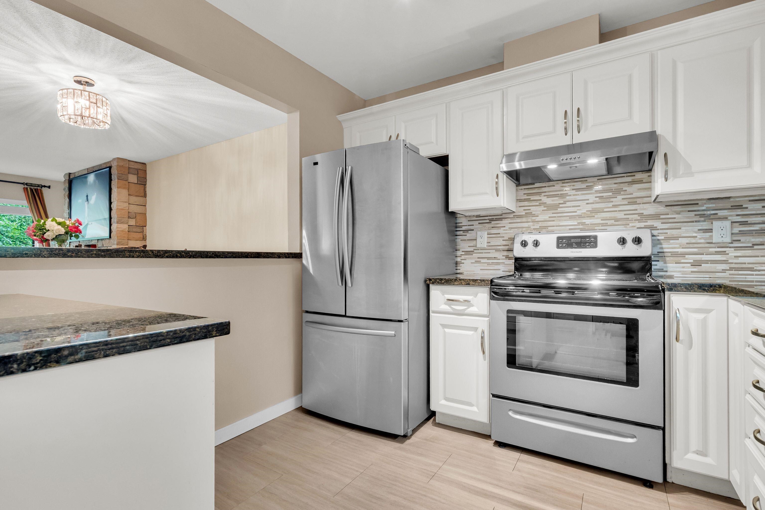 Property Photo:  14950 Thrift Avenue 208  BC V4B 2J9 