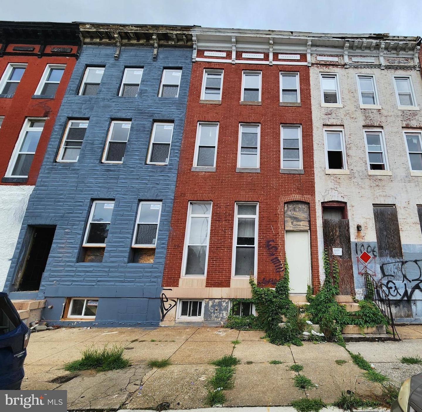 Property Photo: 1004 E Preston Street MD 21202