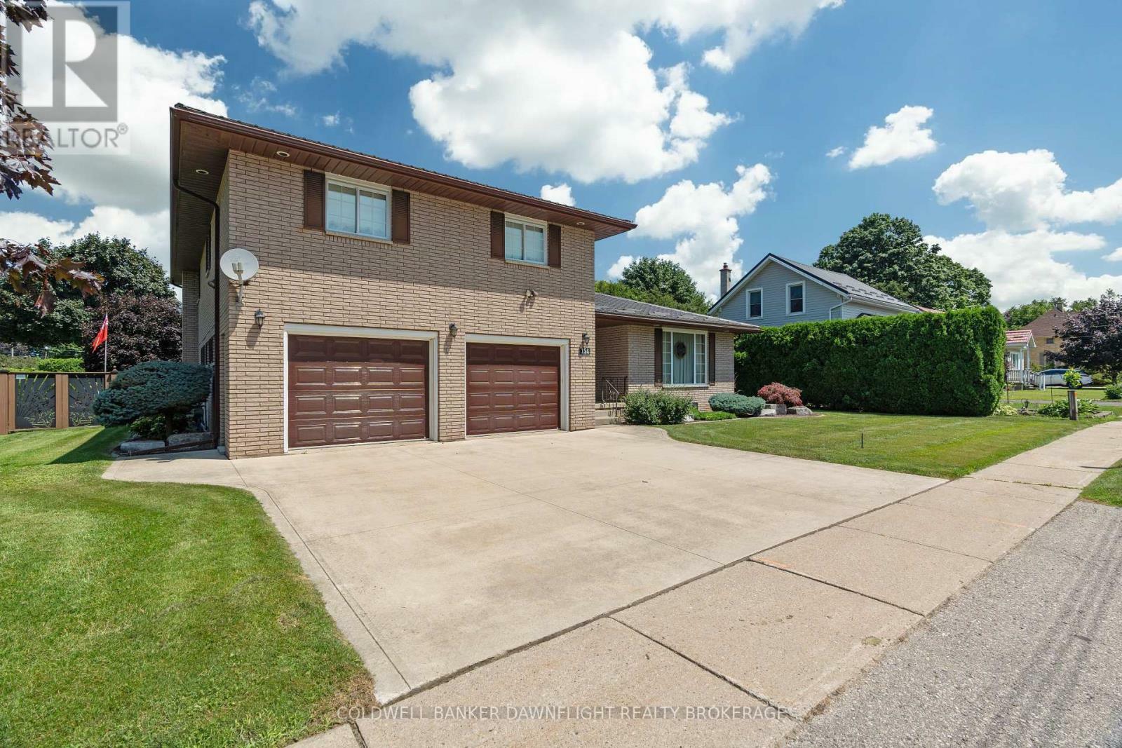Property Photo:  154 Gidley Street West  ON N0M 1S2 