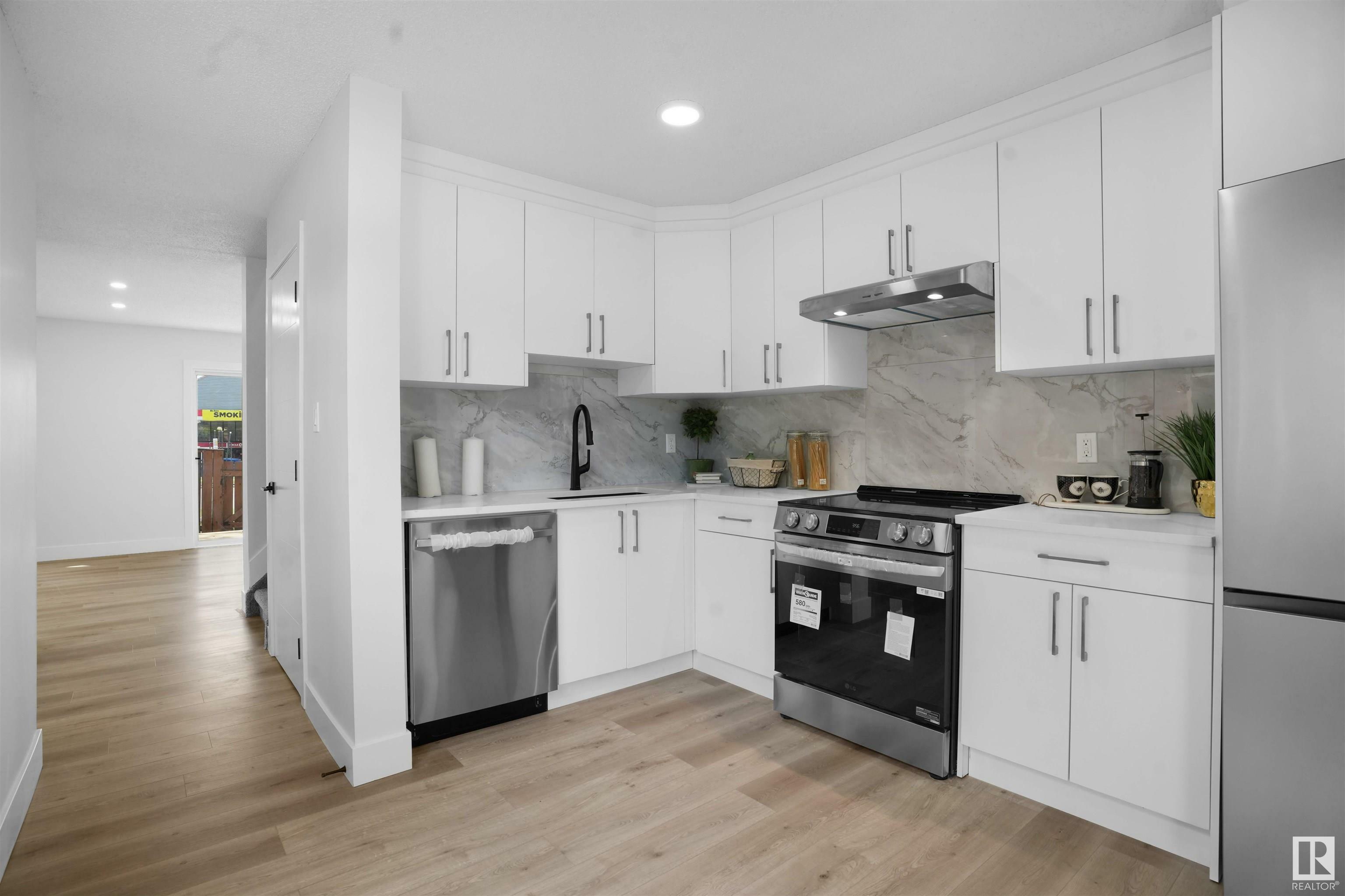 6066 Mill Woods NW  Edmonton AB T6L 1N5 photo