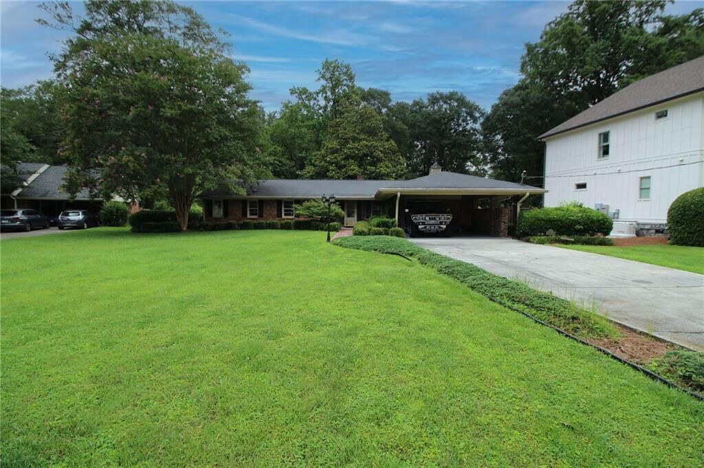 Property Photo: 742 Starlight Court NE GA 30342