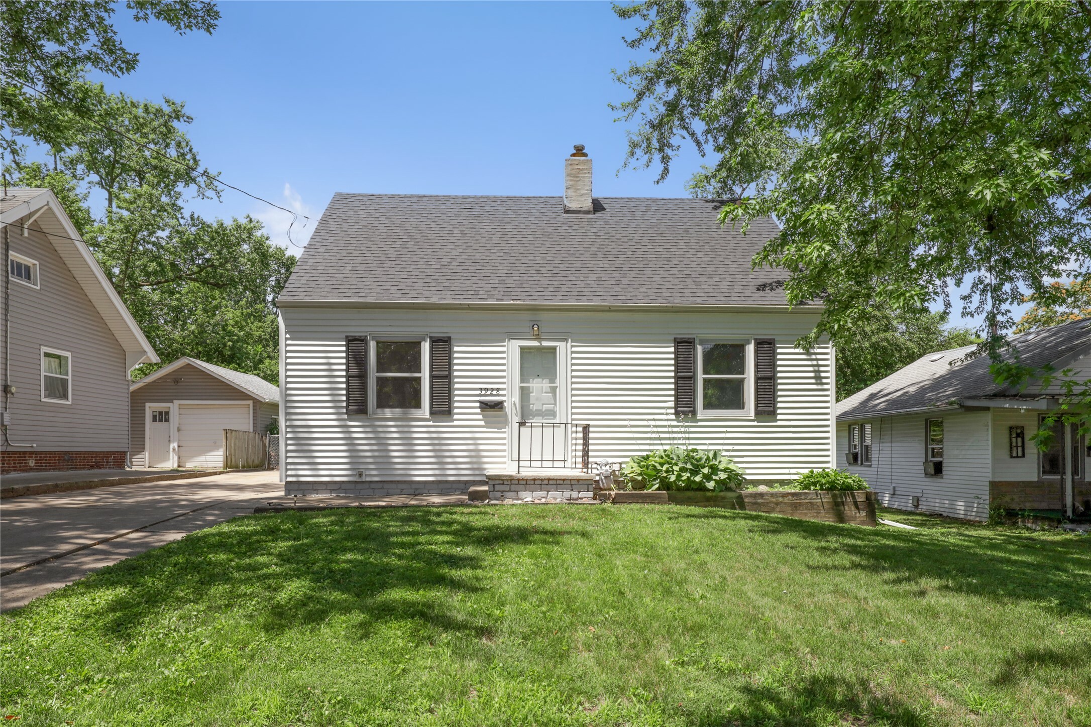 3928 12th Street  Des Moines IA 50313 photo
