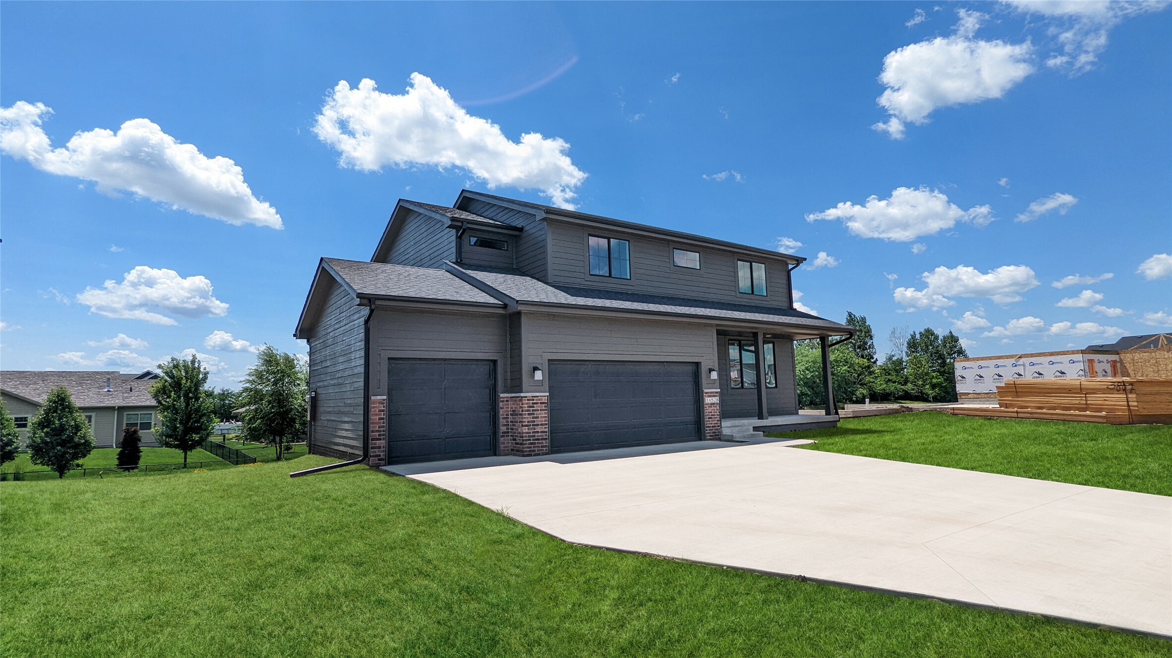 Property Photo:  14528 North Valley Drive  IA 50323 