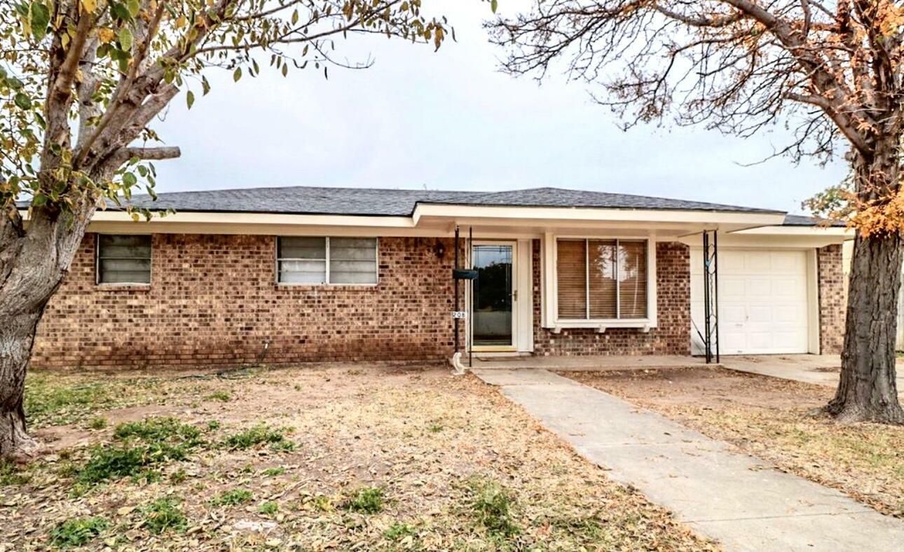 Property Photo: 208 N Avenue N TX 79401