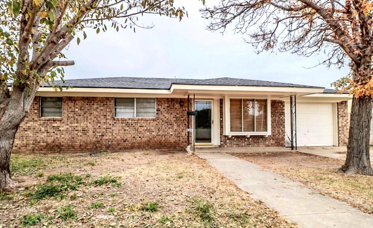 Property Photo:  208 N Avenue N  TX 79401 