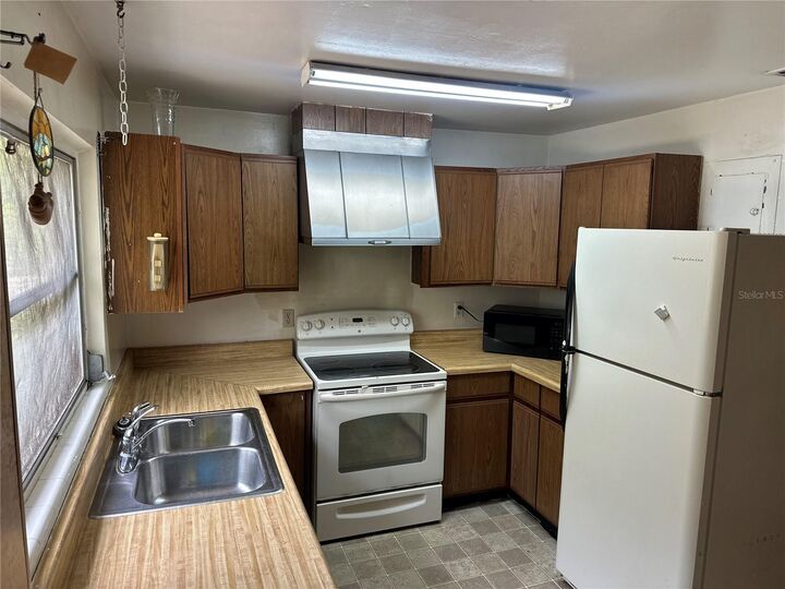 Property Photo:  11651 Fairmont Avenue  FL 34788 