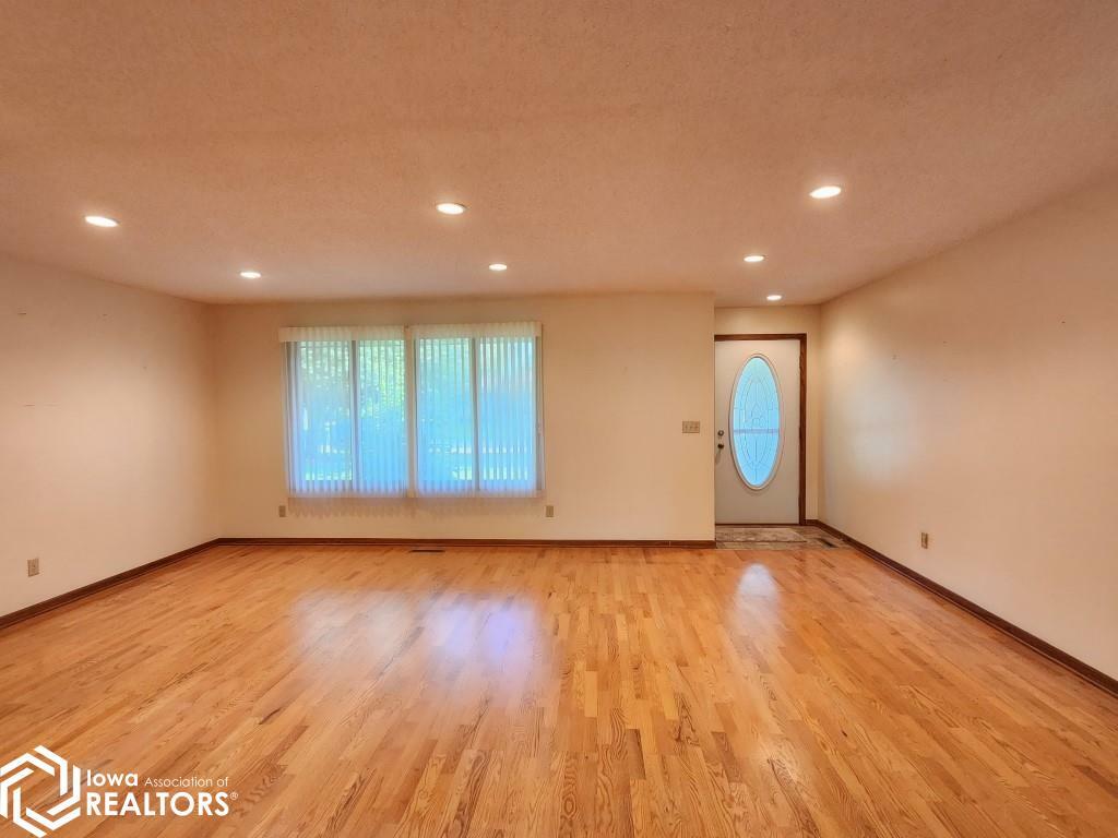 Property Photo: 9 Asbury Place IA 50401
