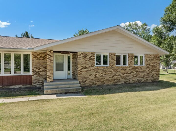 Property Photo:  495 2nd Ave  ND 58762 