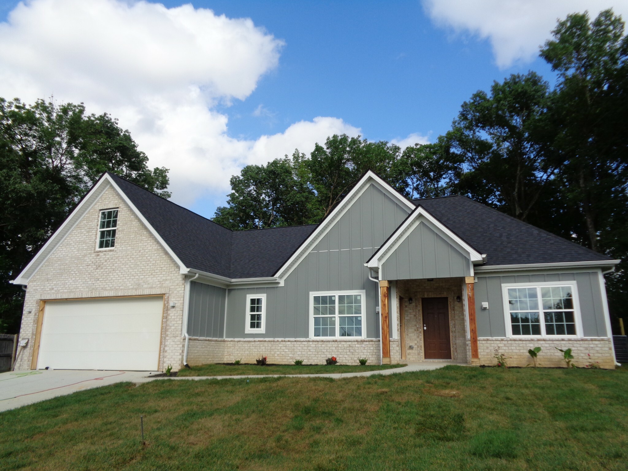 Property Photo: 517 Oak Timber Pl TN 37013