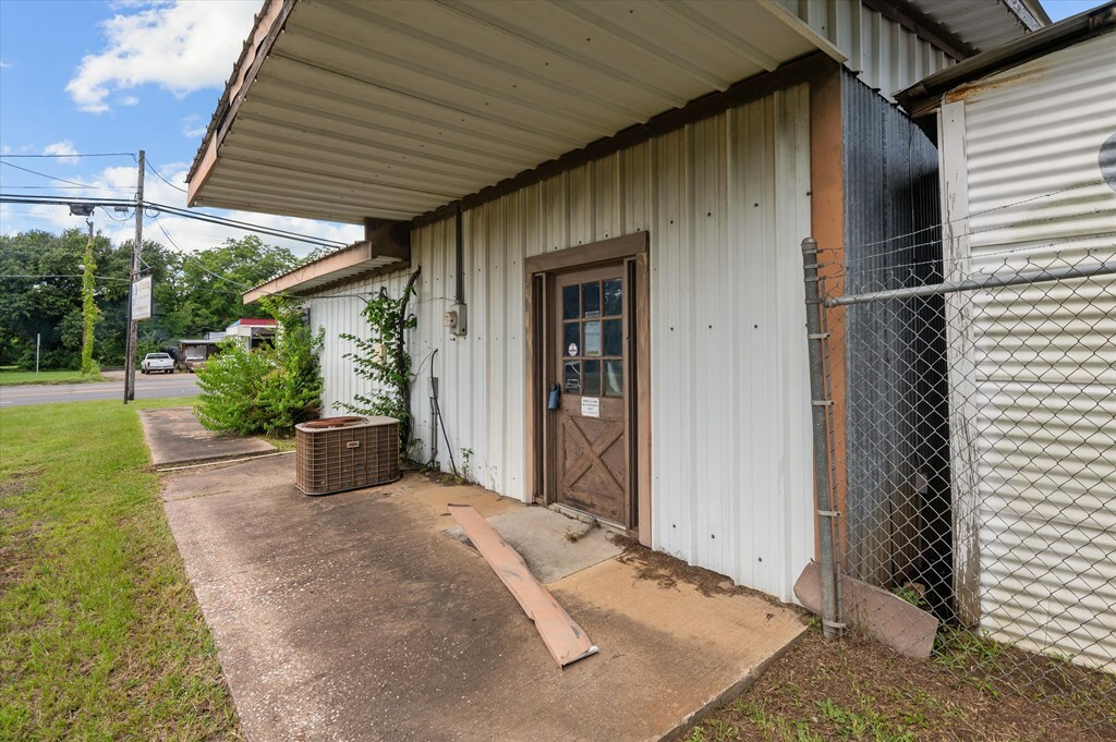Property Photo: 1316 North Raguet TX 75904
