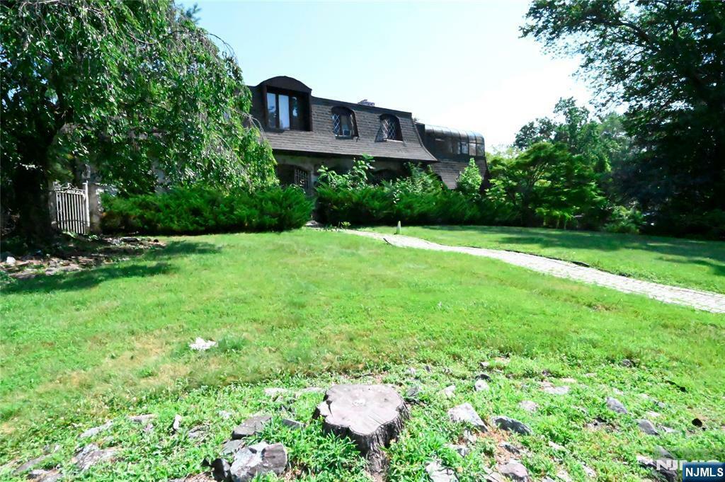 13 Victoria  Mahwah NJ 07430 photo