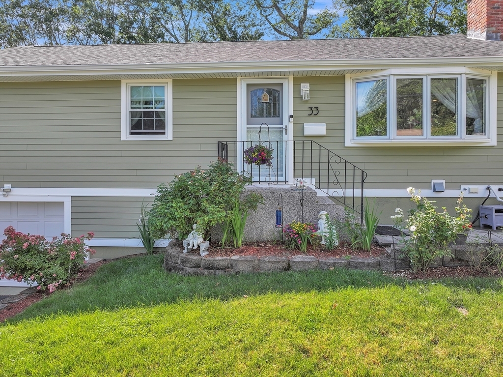 Property Photo:  33 Claridge Road  MA 01606 