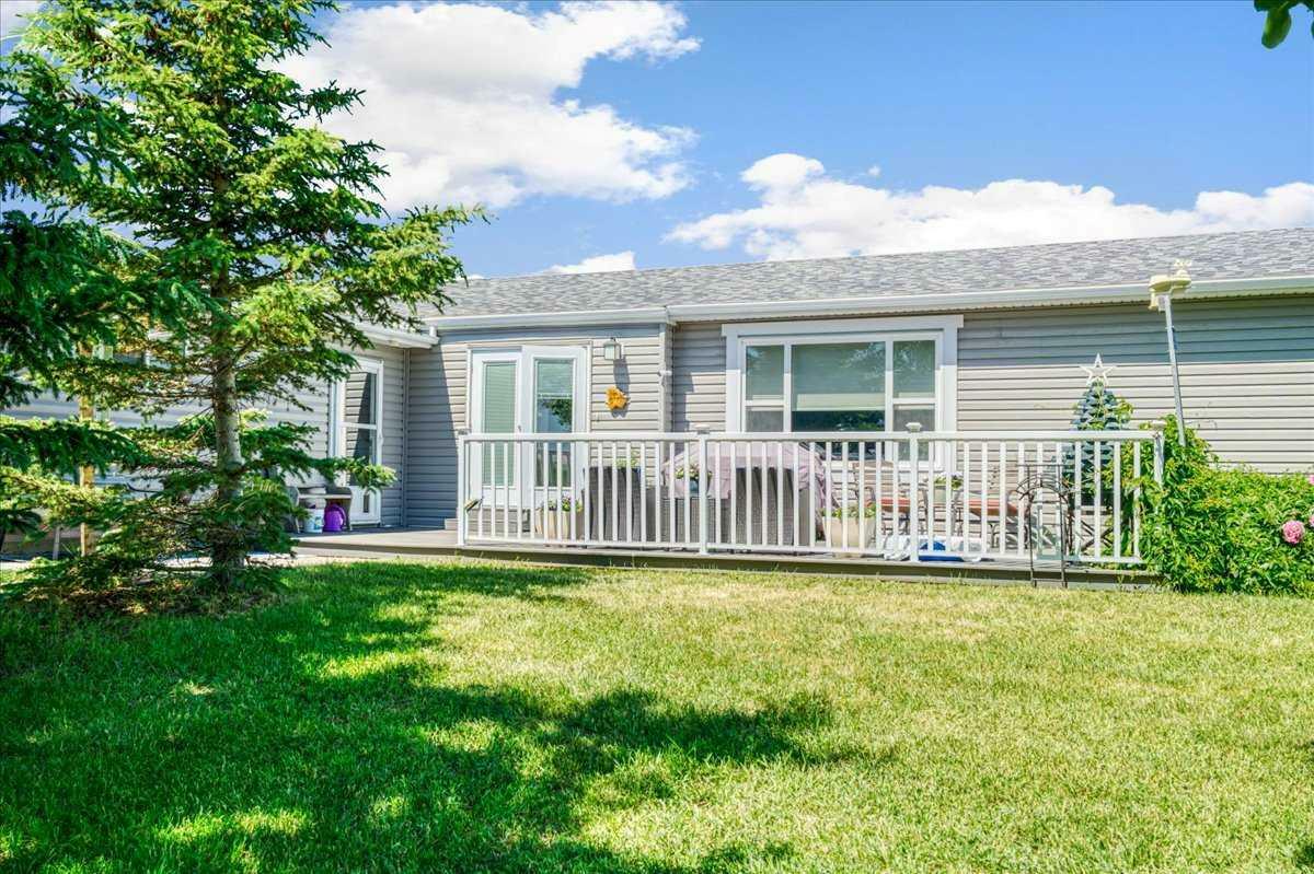 Property Photo:  513 Railway Avenue  AB T0L 0L0 