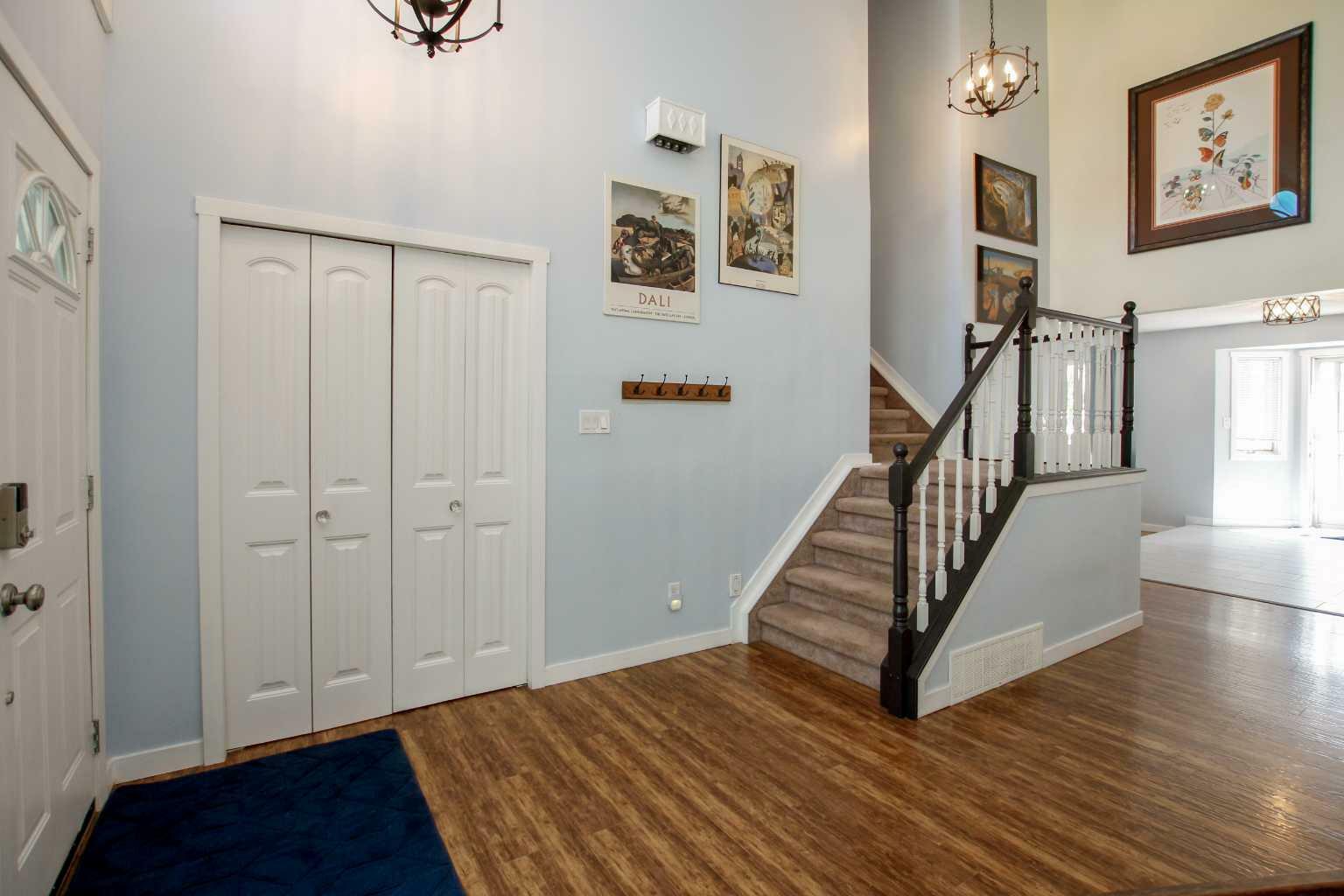Property Photo:  54 Denovan Crescent  AB T4R 1W2 