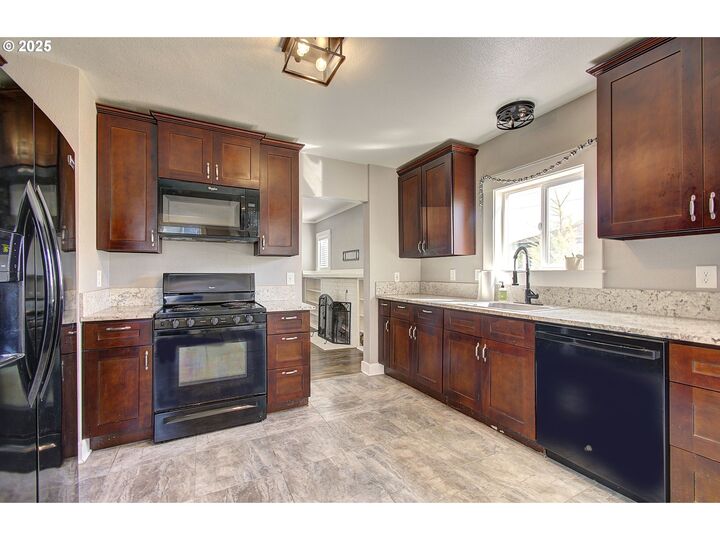 Property Photo:  421 24th Ave  WA 98632 