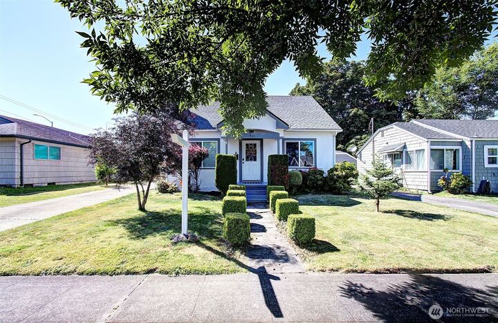 Property Photo: 421 24th Avenue WA 98632