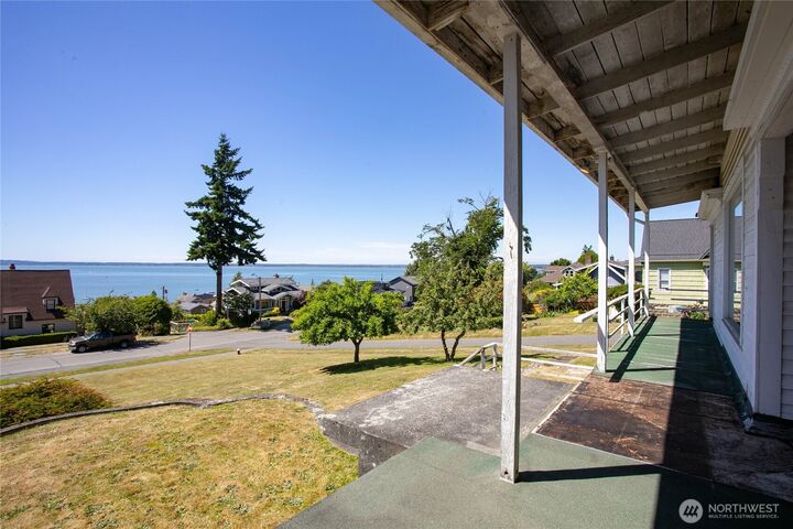Property Photo: 917 13th Street WA 98225