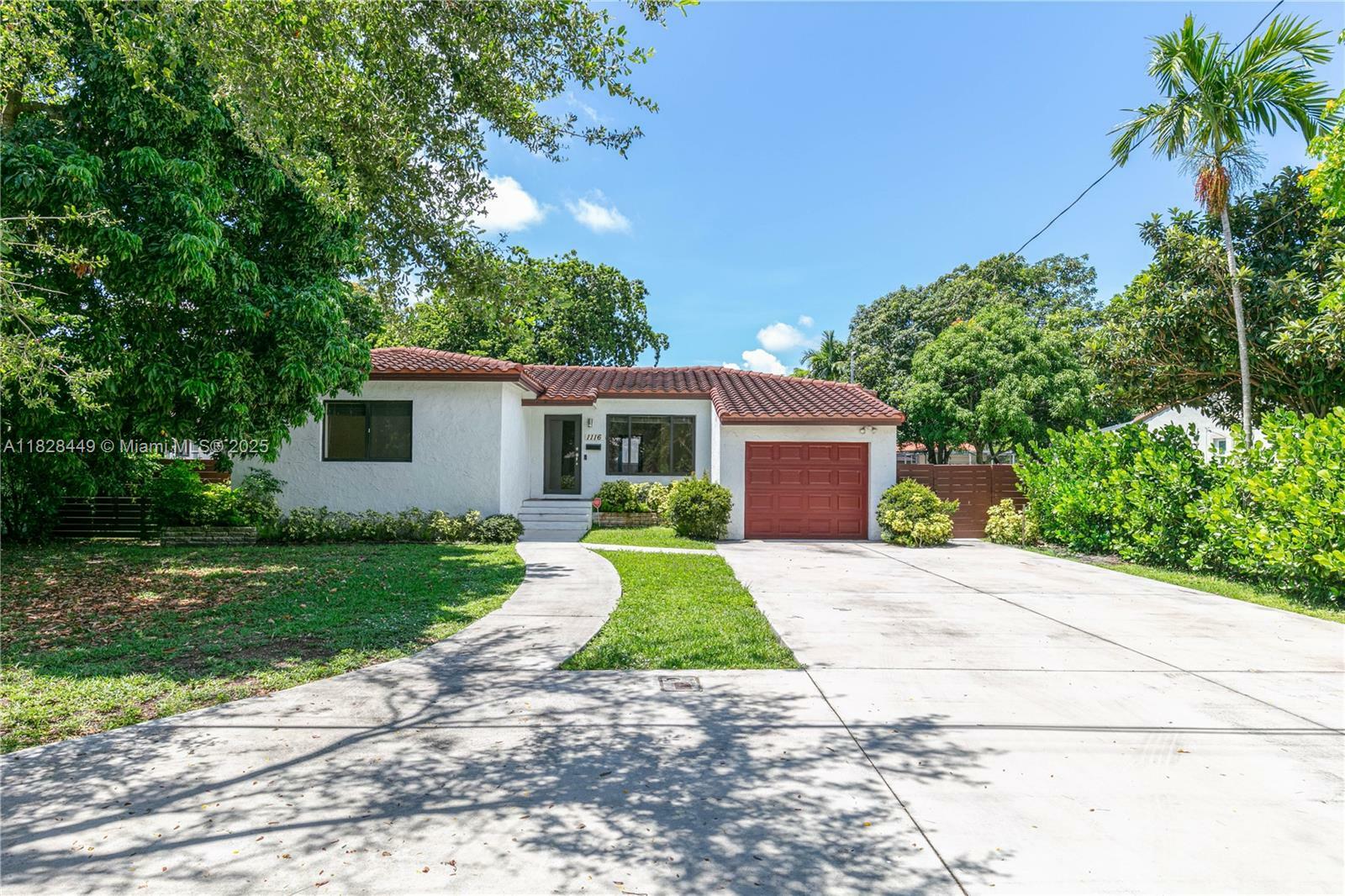 Property Photo:  1116 NE 117th St  FL 33161 