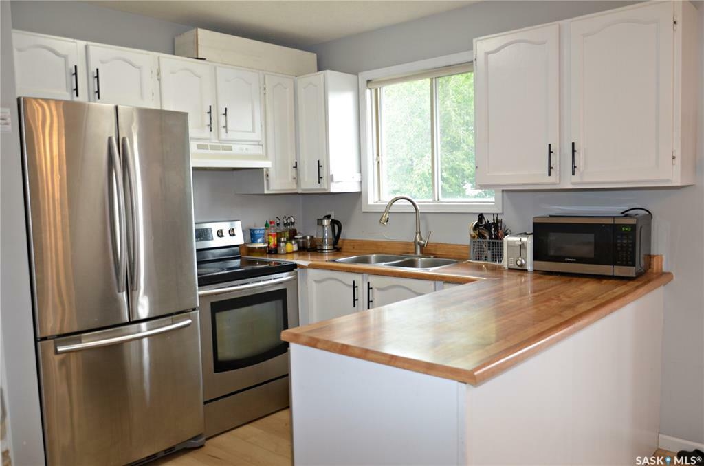 Property Photo:  111 Stacey Crescent  SK S7L 7A6 
