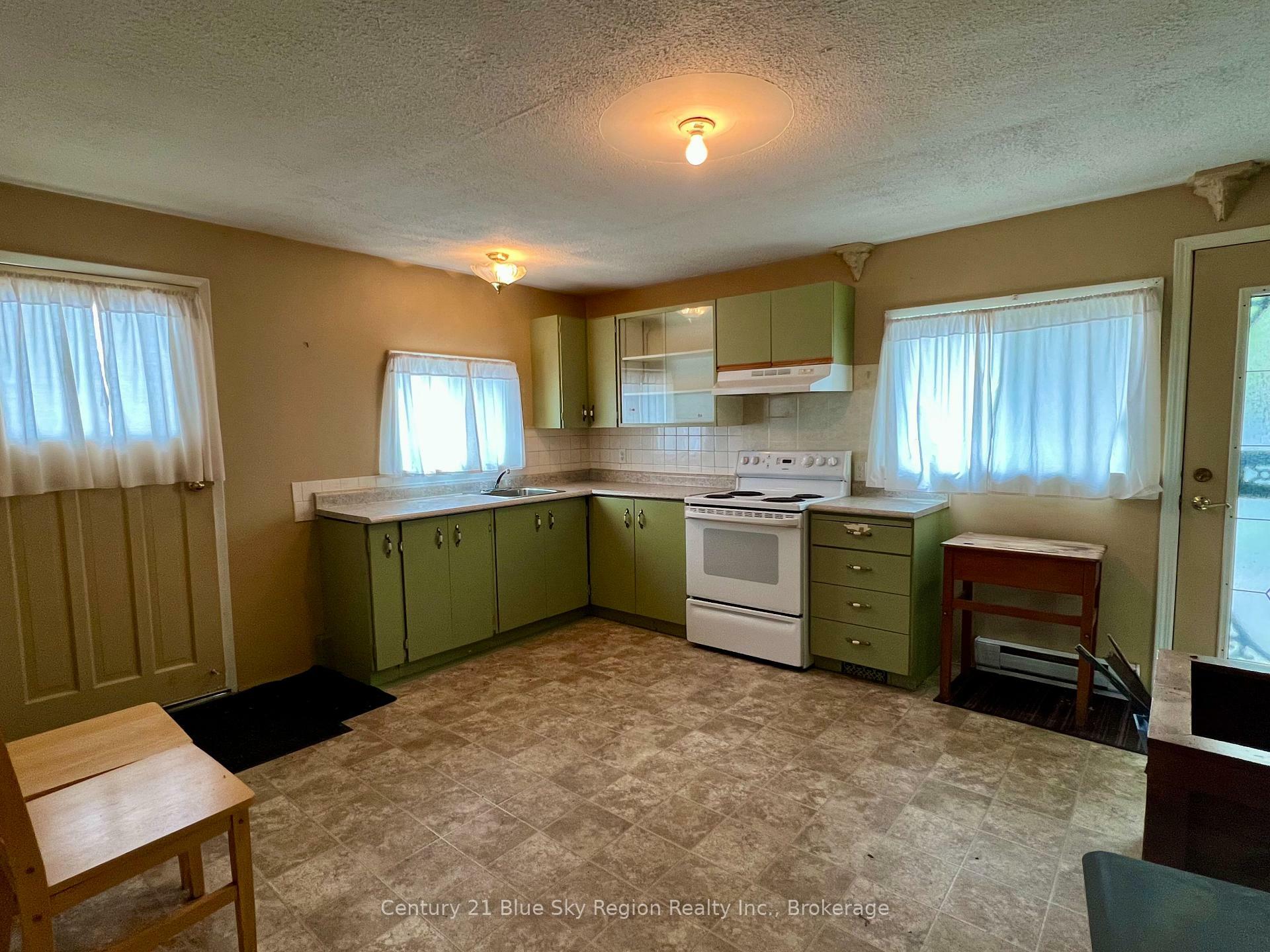 Property Photo: 718 Winters Street ON P1B 1S7