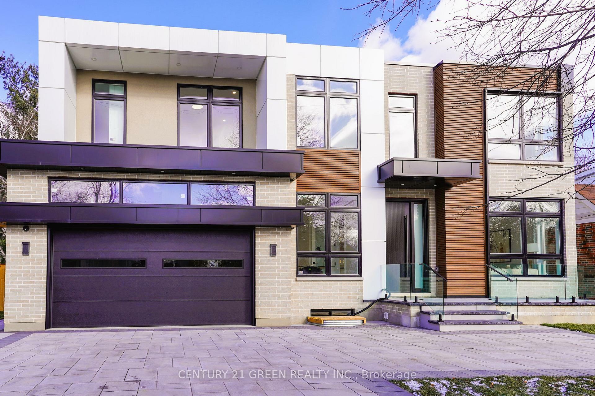 Photo de la propriété: 49 Grantbrook Street ON M2R 2E8