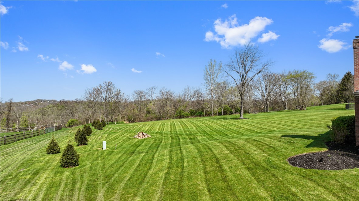 Property Photo: 2004 Quincey Dr PA 15025