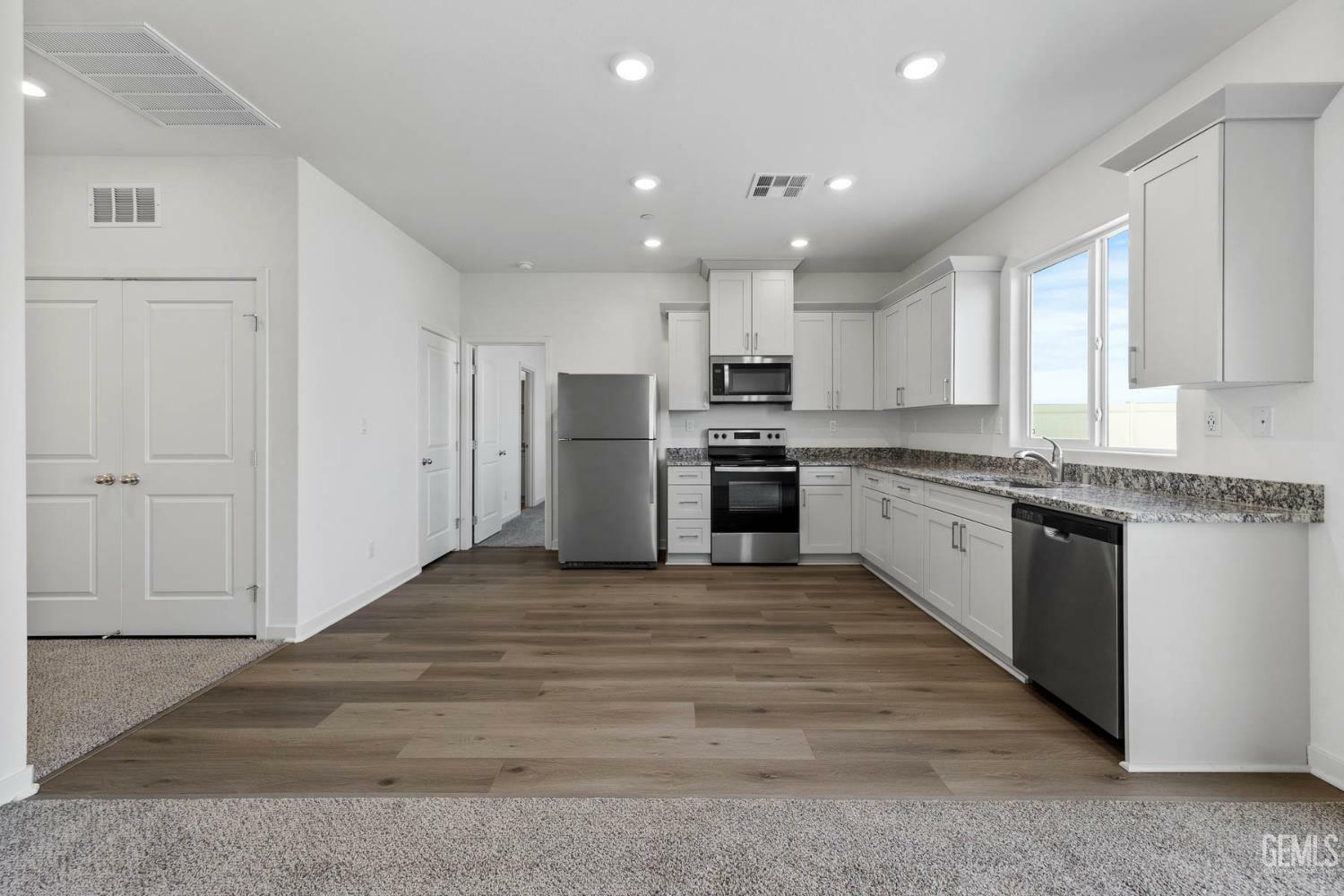 Property Photo: 7837 Ita Palm Way CA 93313
