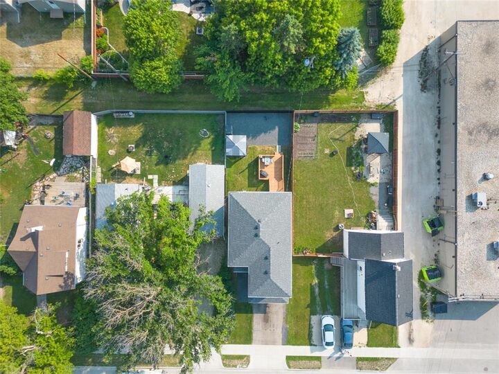 Property Photo: 230 McLean Avenue MB R1A 0T6