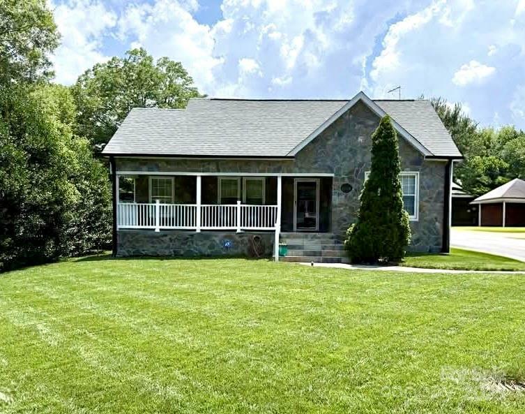 Property Photo:  1004 Venus Street  NC 28083 