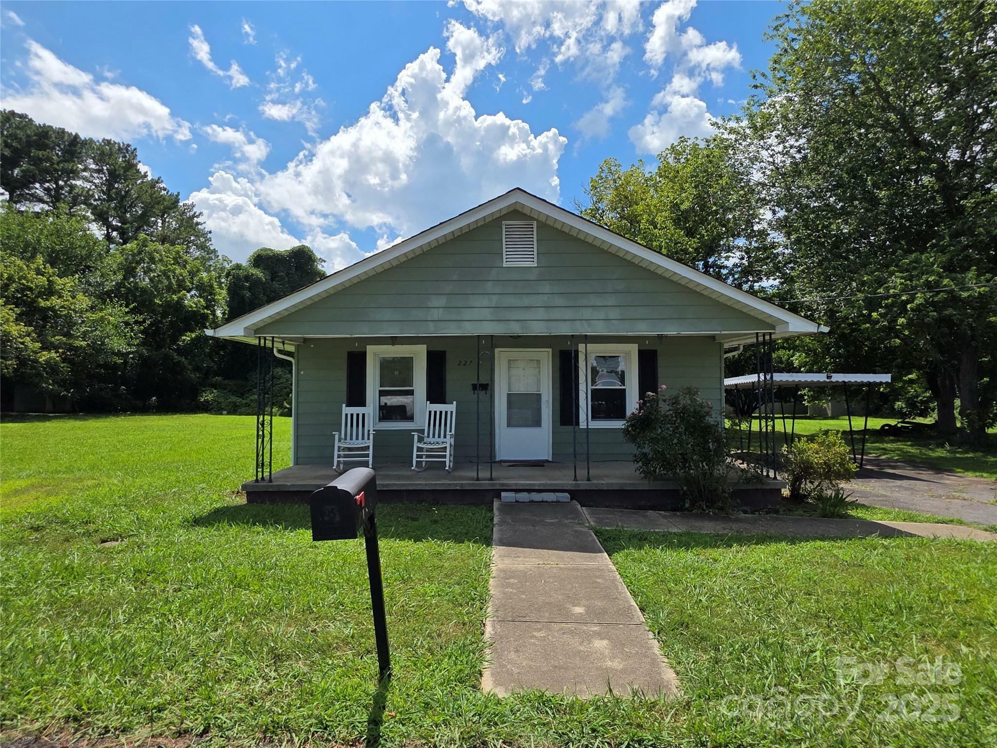 Property Photo: 227 Nassau Place NC 28120