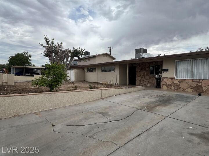 Property Photo: 1338 Smoke Tree Avenue NV 89108