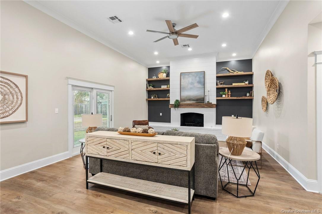 Property Photo: 1450 N Chateau Circle LA 70605