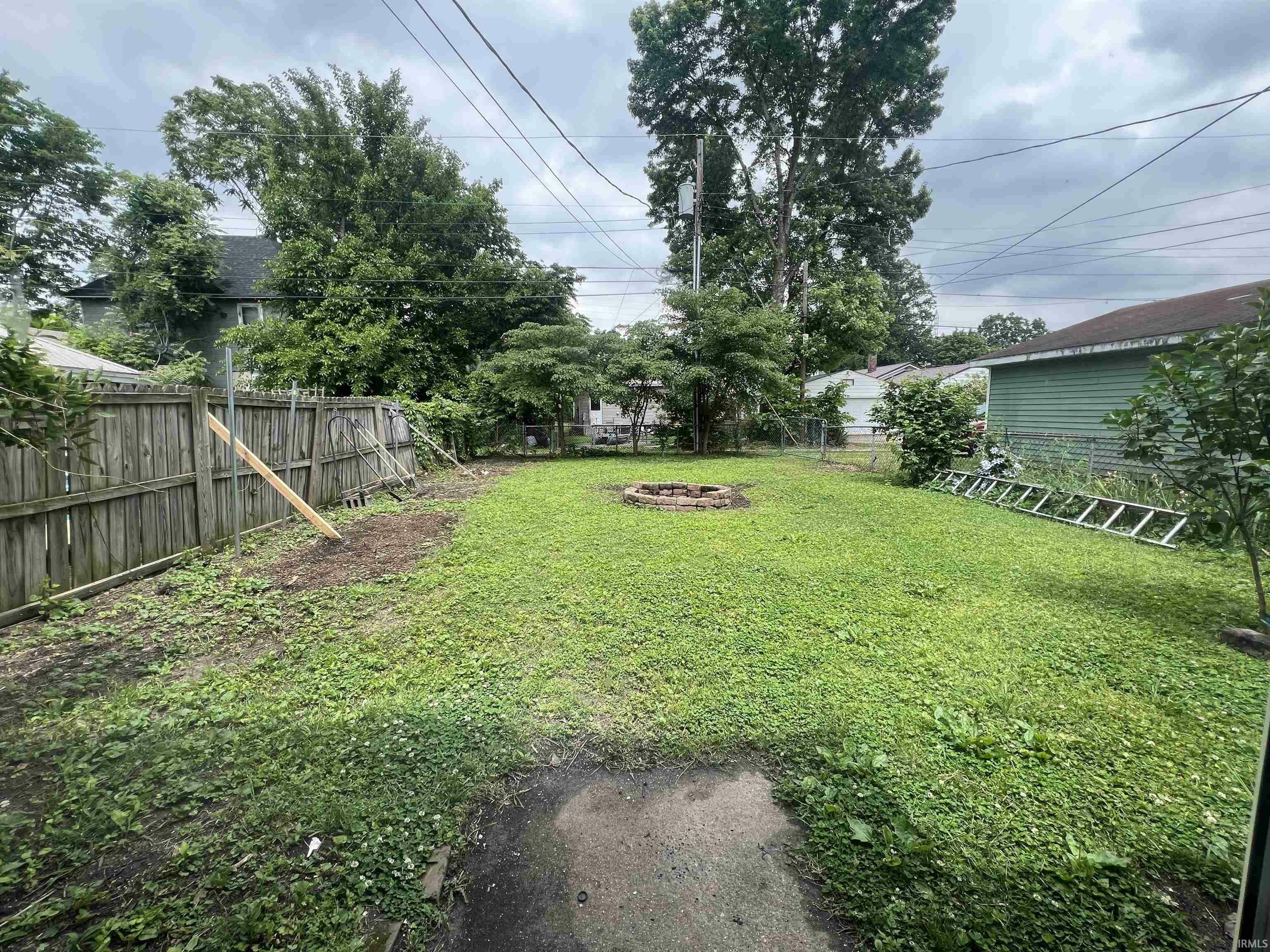 Property Photo:  912 Broadway Street  IN 47591 