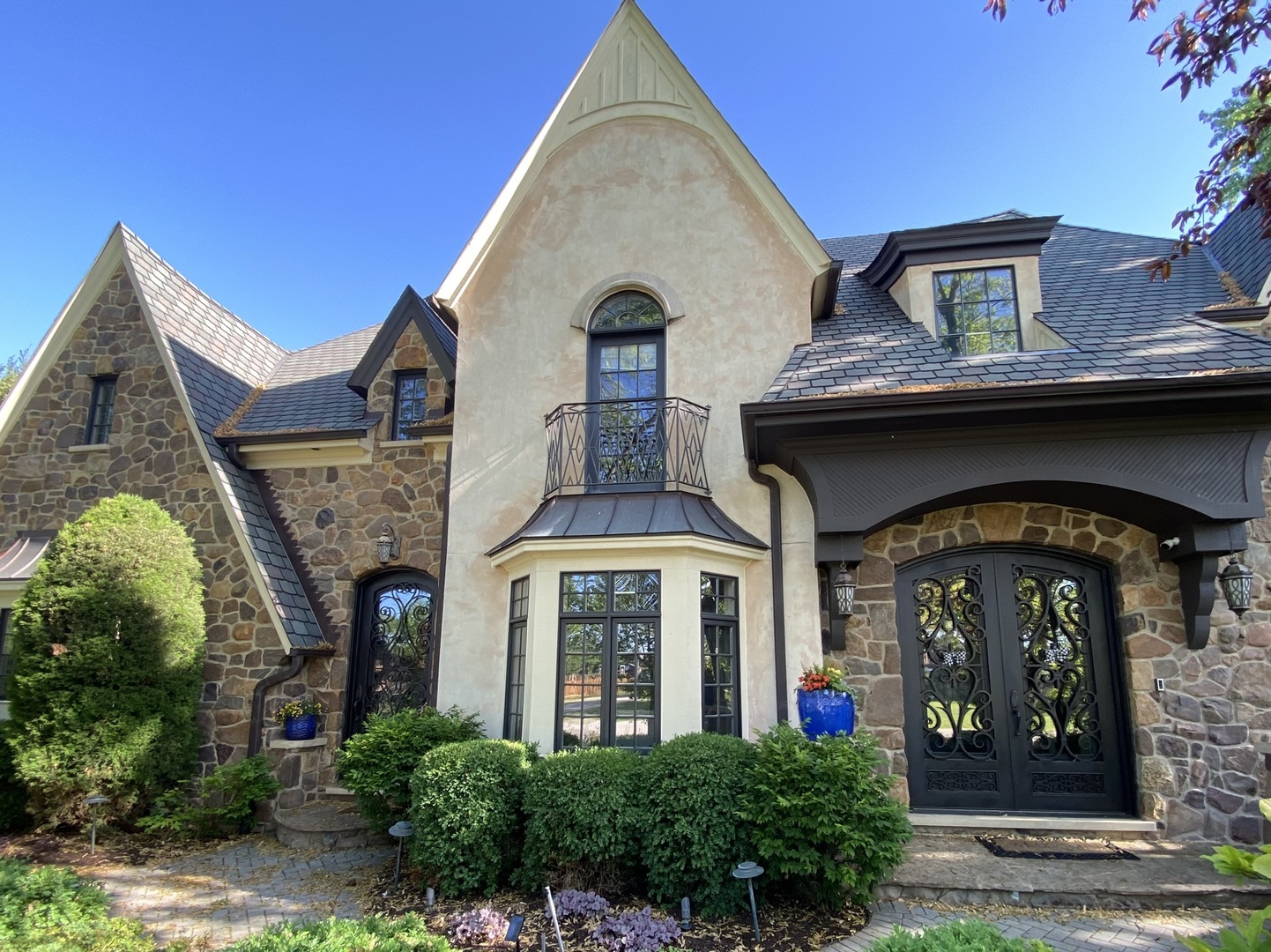 Property Photo: 6280 Blackstone Avenue IL 60525