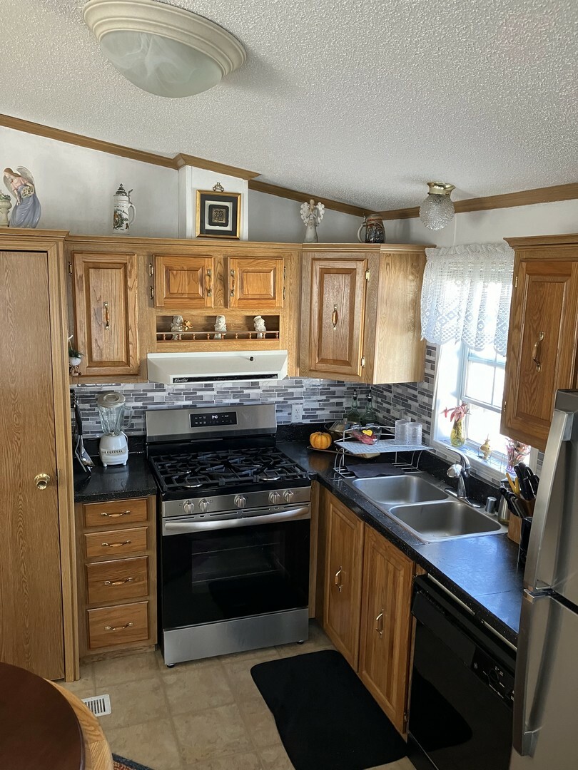 Property Photo: 6801 S La Grange Road D17 IL 60525