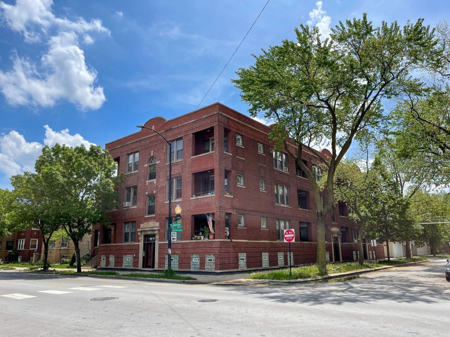 Property Photo:  3757 W Addison Street 2W  IL 60618 