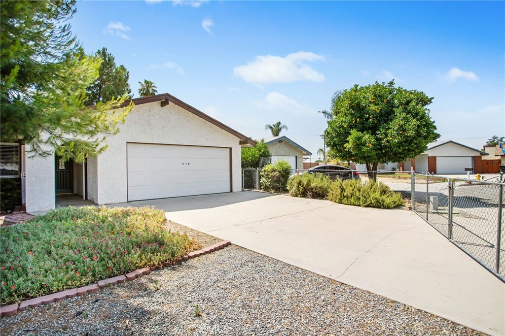 Property Photo: 719 Lorraine Lane CA 92543