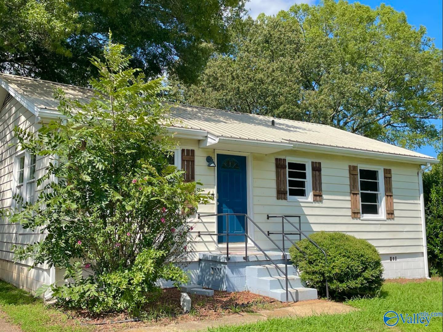 Property Photo: 1906 Harrison Street AL 35601