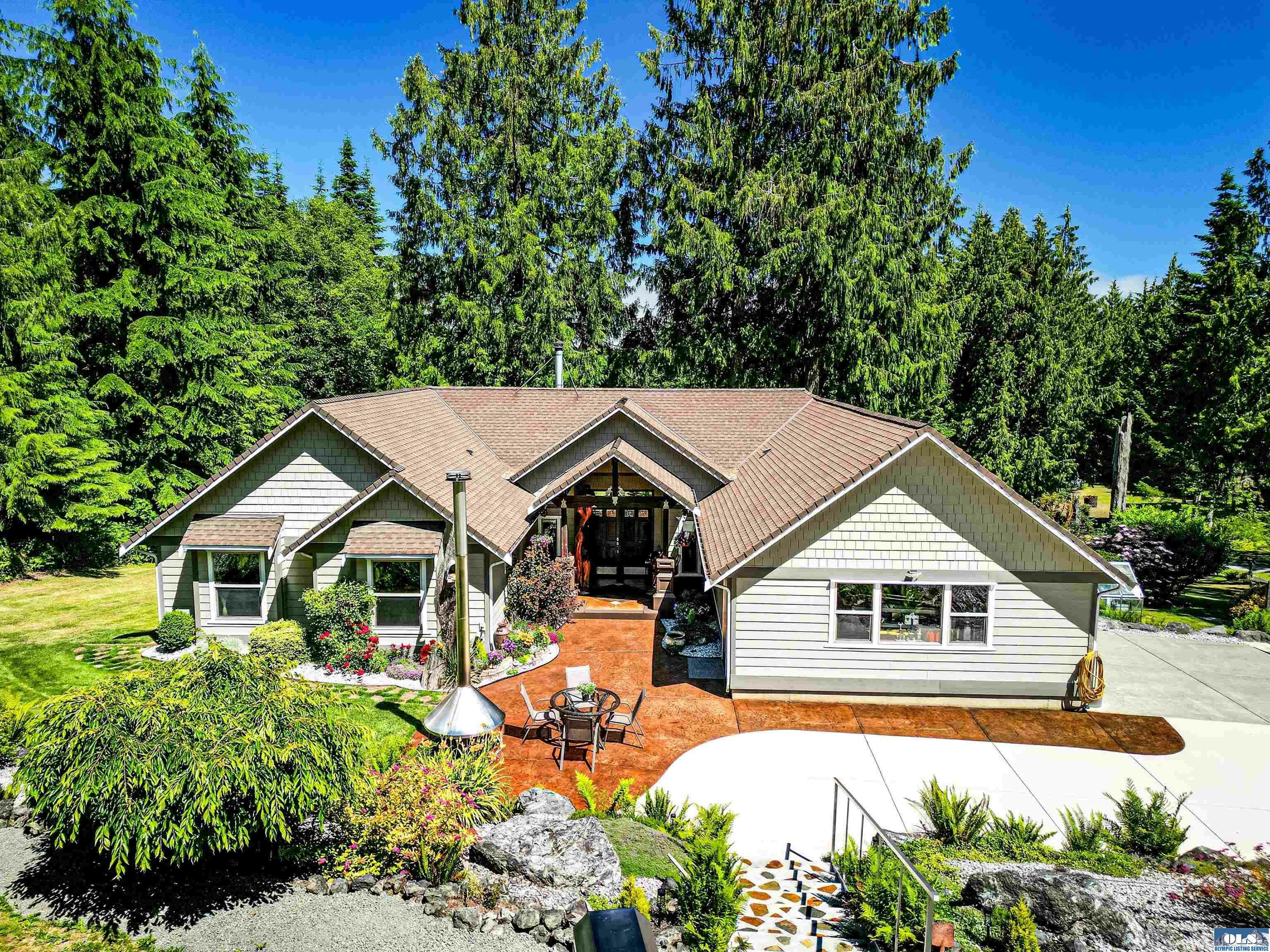 Property Photo: 53284 Hwy 112 WA 99363