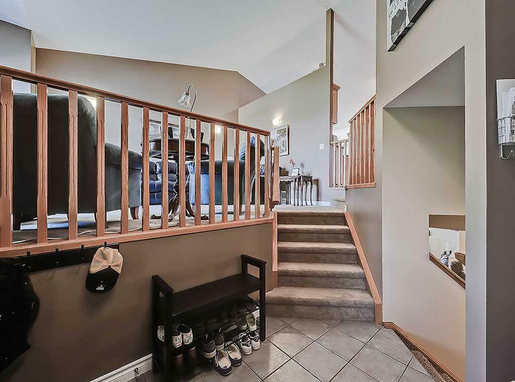Property Photo: 1605 Sunshine Place SE AB T1V 1W5