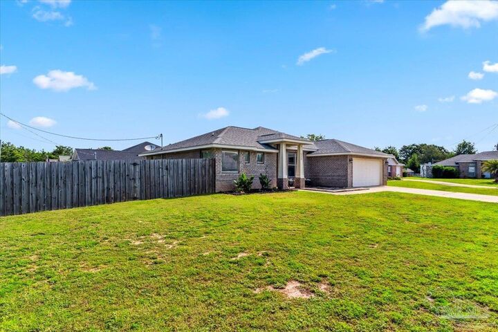 Property Photo:  4336 Lorraine Ct  FL 32563 