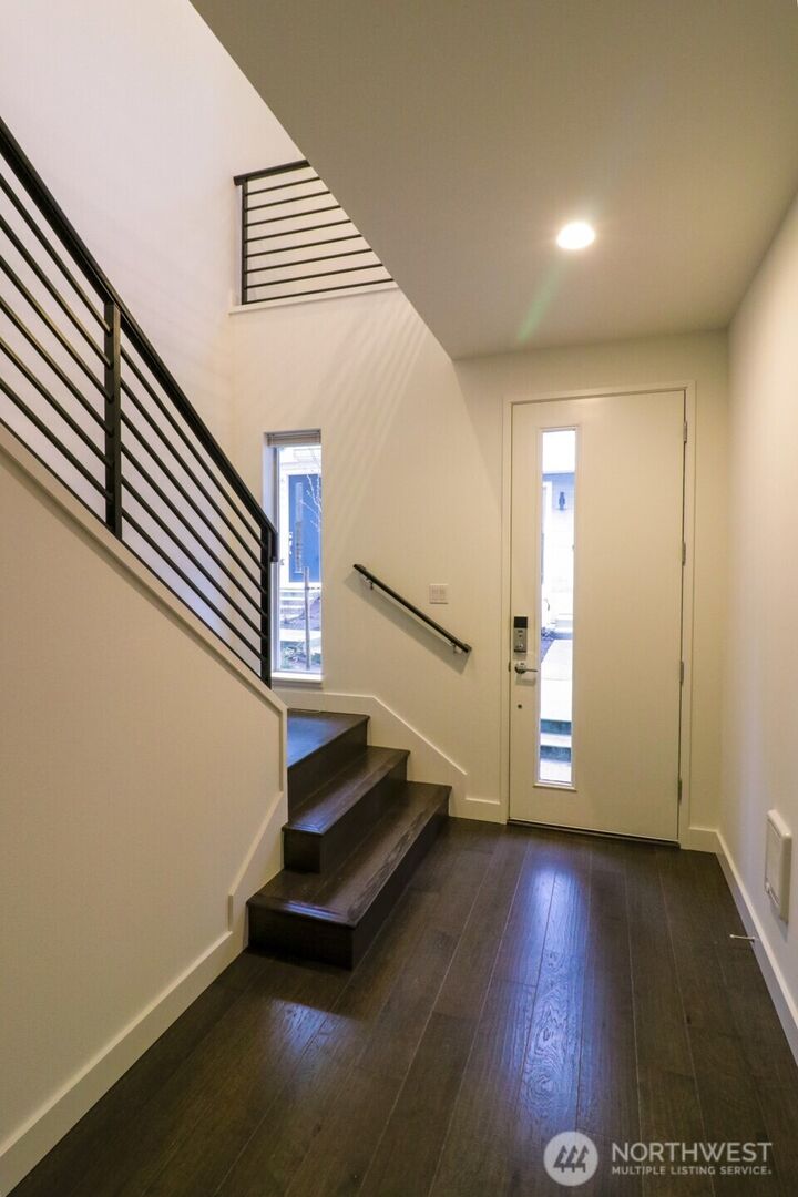 Property Photo:  6647  137th Place SE  WA 98059 