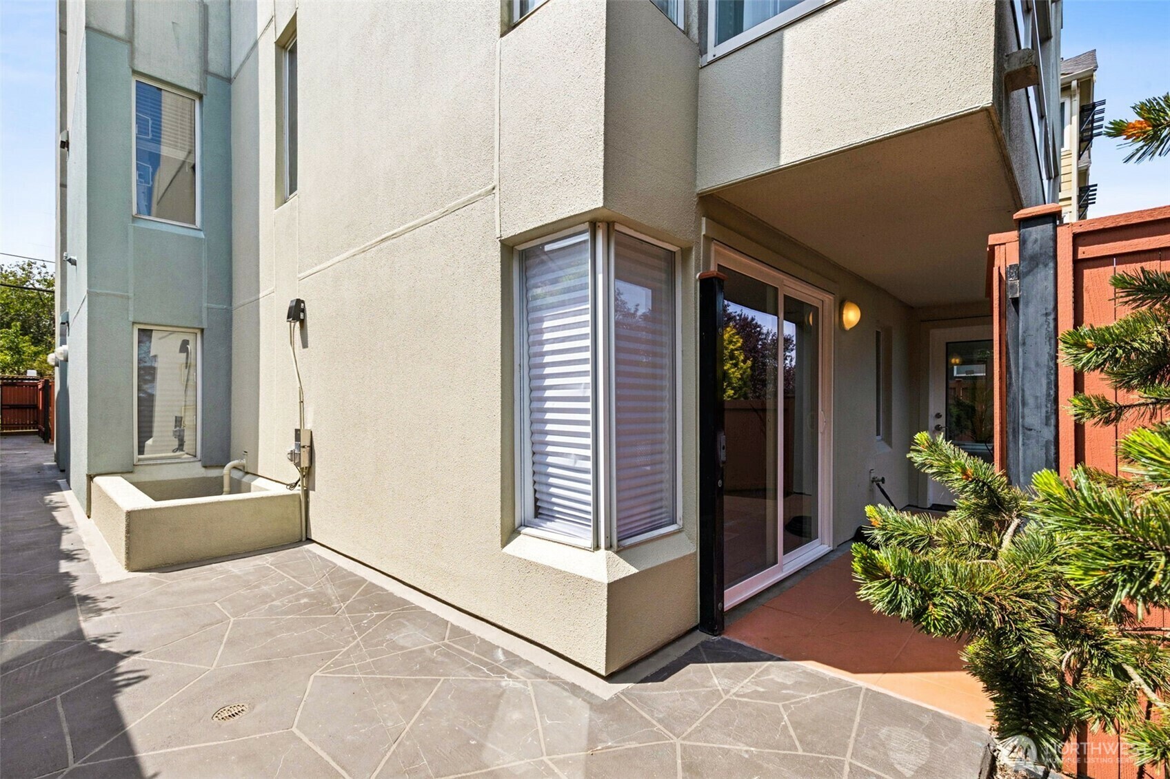 Property Photo:  1613  California Avenue SW 101  WA 98116 