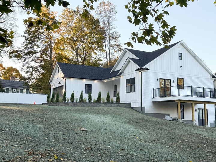 305 Lincoln Street  Berlin CT 06037 photo