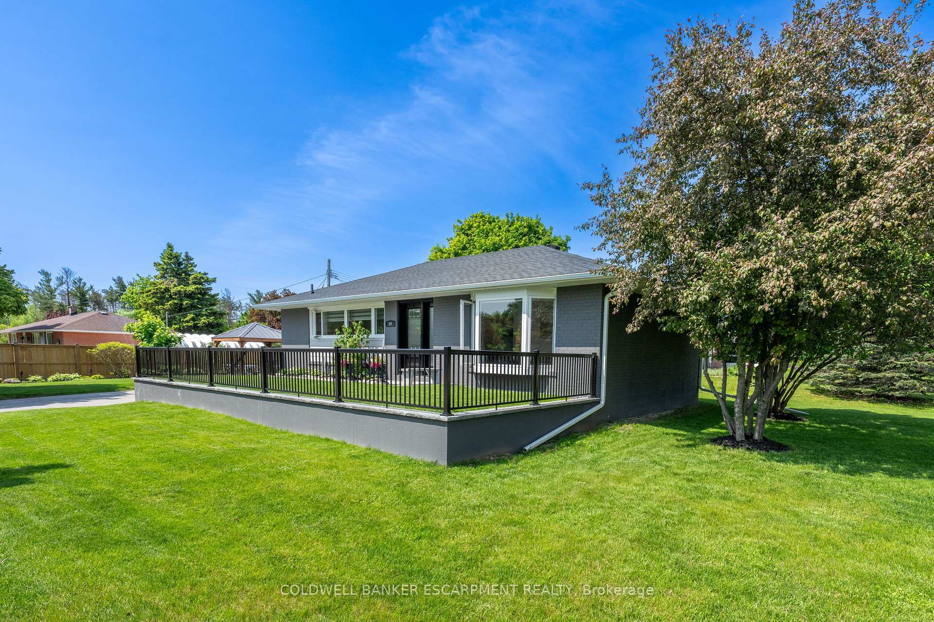 Property Photo: 59 Mowbray Place ON L7J 2J9