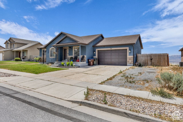 Property Photo: 726 S 1050 W UT 84074