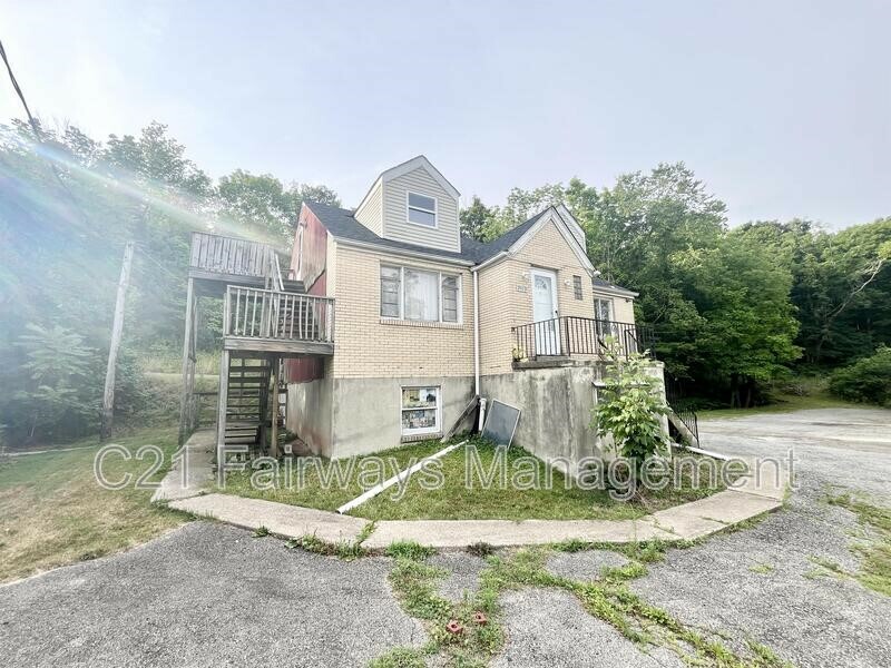 Property Photo:  2551 Tilbrook Rd  PA 15146 