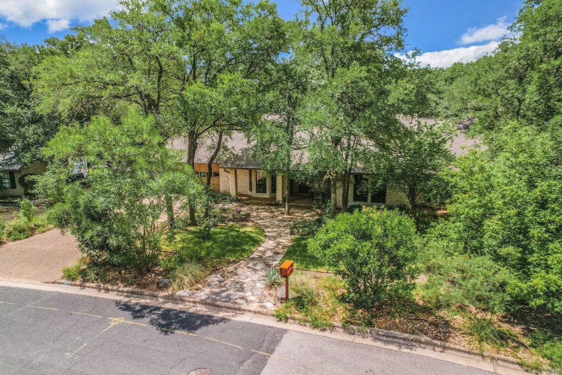 Property Photo:  3119 Eanes Circle  TX 78746 